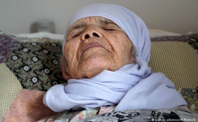سويدن درخواست پناهندگي زن 106 ساله افغان را رد کرد